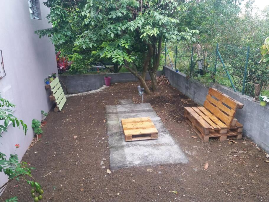 Location Saisonniere Le Clos Des Agrumes Sainte Anne Exterior foto